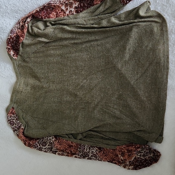 Blu-Pepper Blouse - Picture 3 of 3